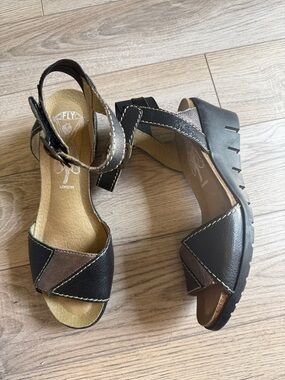 Perfect like new FLY London Womens Imat Black Ankle Strap Heels EUR 39 Medium